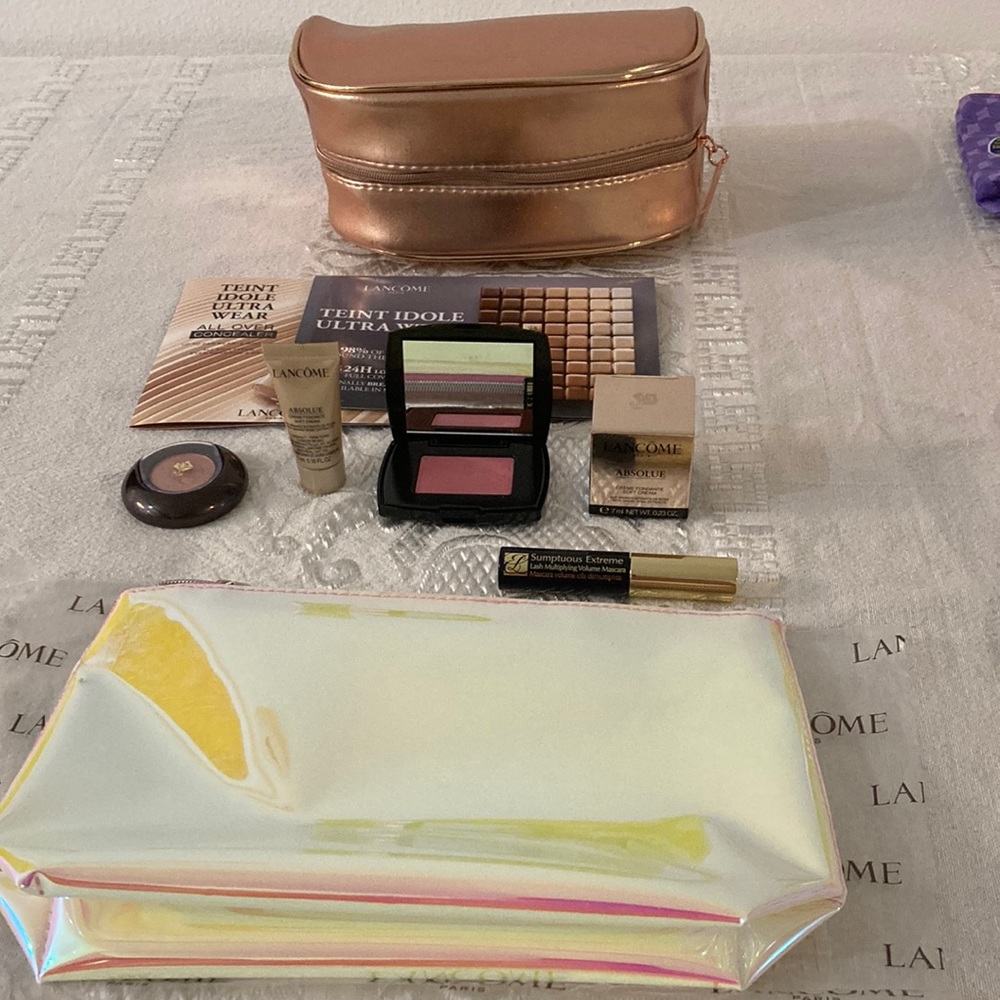 Lancôme samples with 2 cosmetic bags